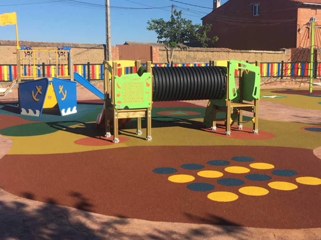 Parque infantil en Agudo