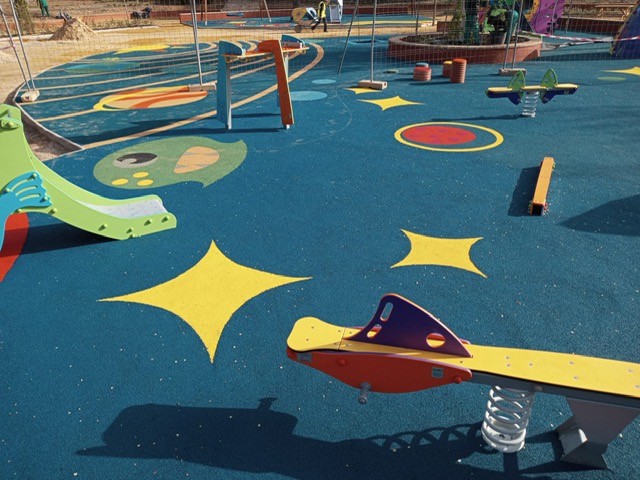 Equipamiento zona Parque infantil Manzanares