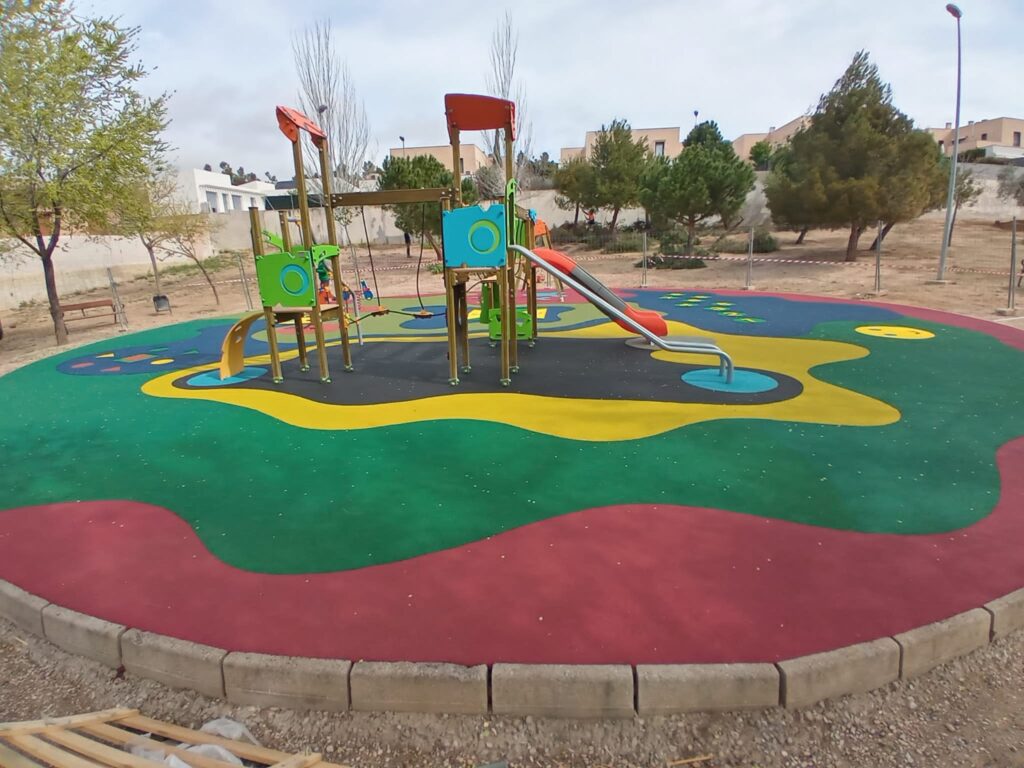 Nuevas instalaciones de parque infantil en Olías del Rey