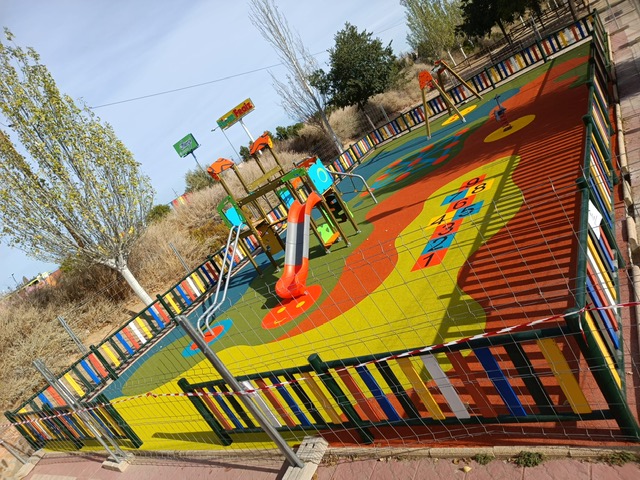 Nuevos elementos de juegos en Parque de Olías